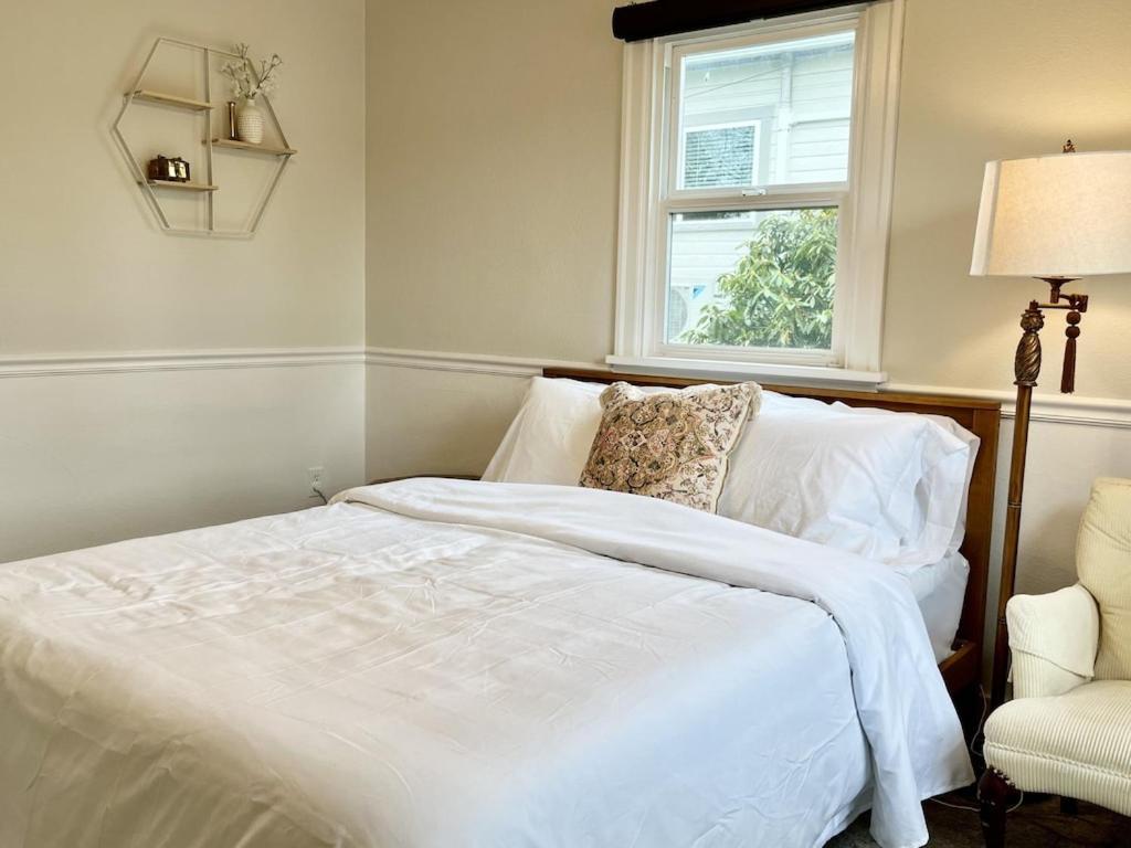 Modern 2 Bedroom Farmhouse Cottage With Hot Tub In Snohomish Exterior foto