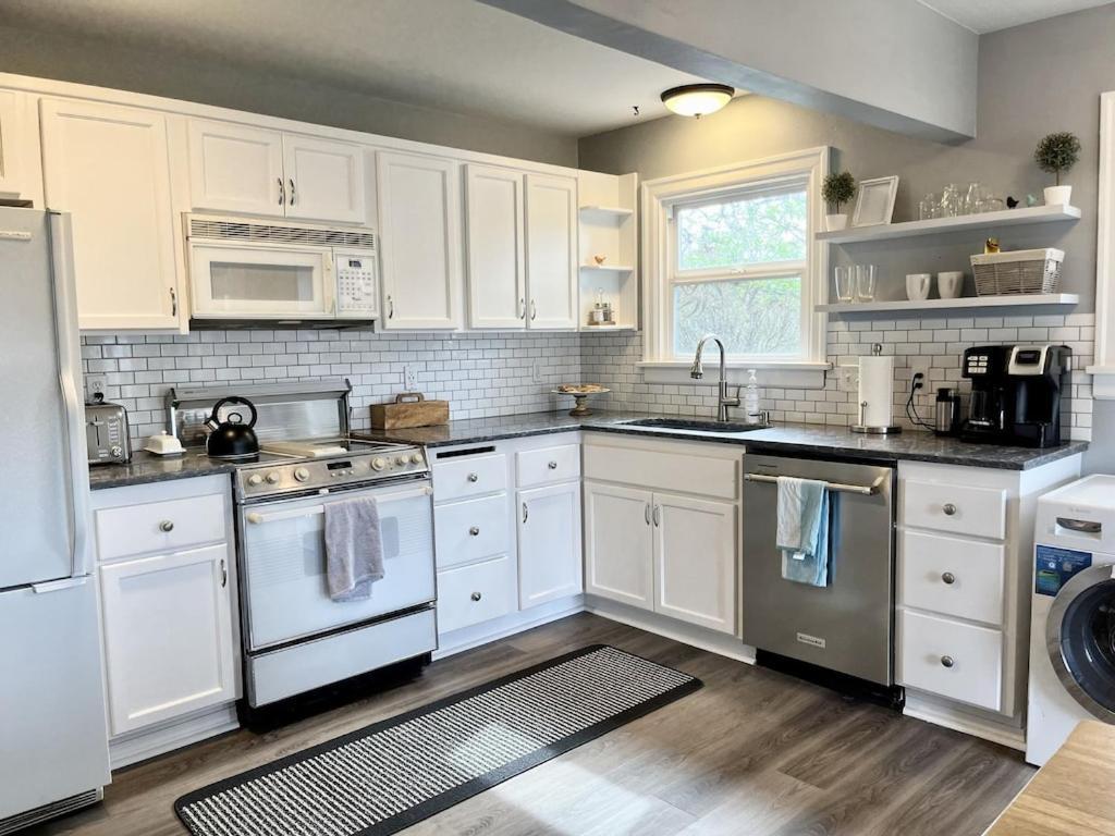 Modern 2 Bedroom Farmhouse Cottage With Hot Tub In Snohomish Exterior foto